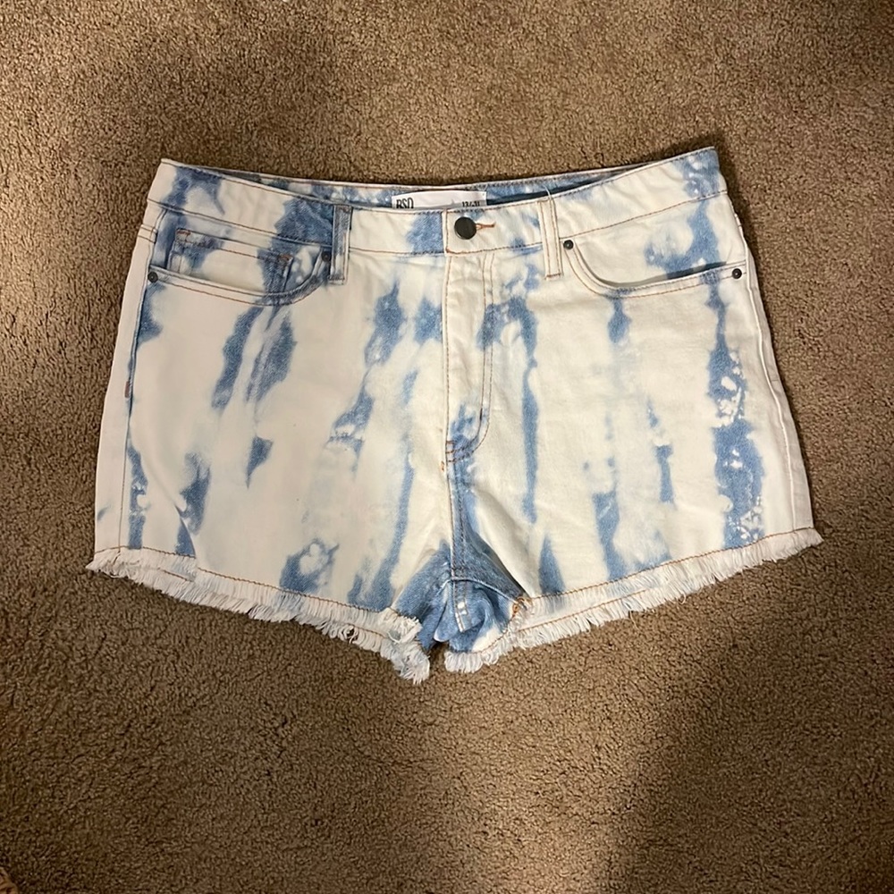 Blue/white shorts!